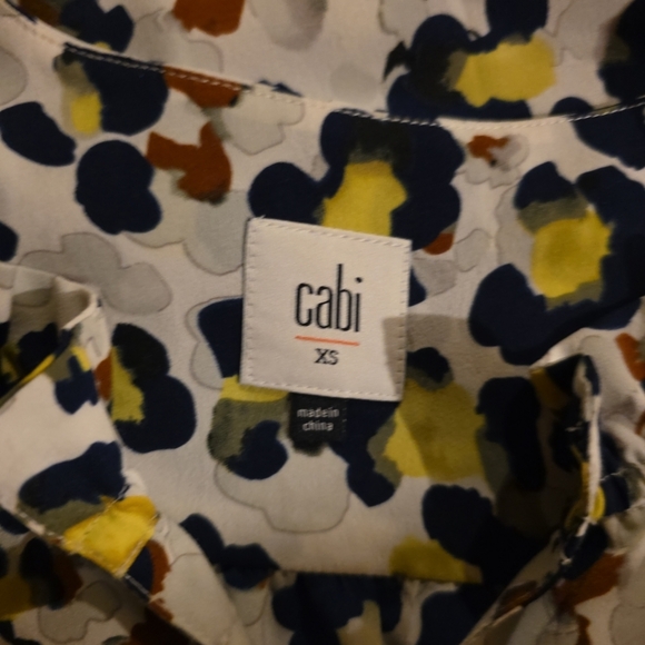 CABI V NECK BLOUSE, SIZE XS - Picture 10 of 10